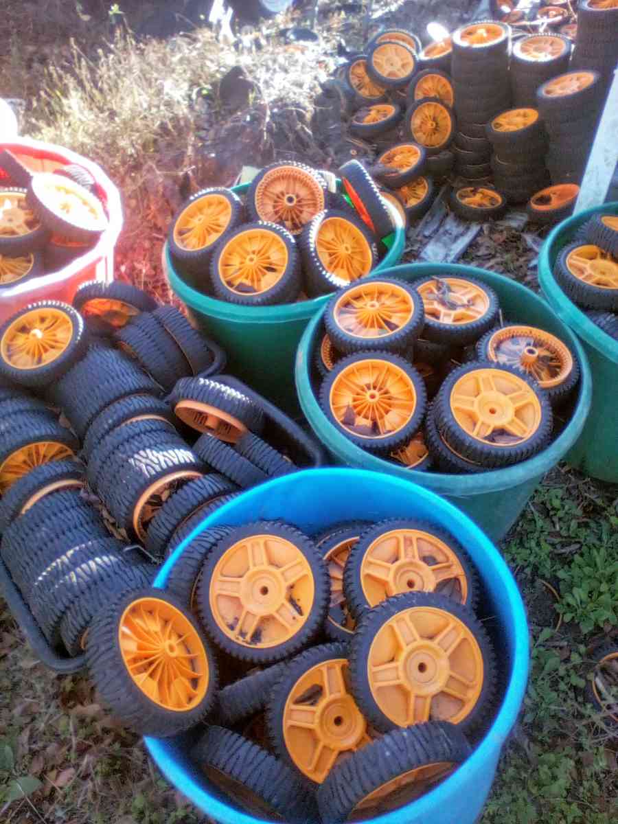 lowmower wheels and fat lighter sell by a bundle and set - Milan, Georgia
