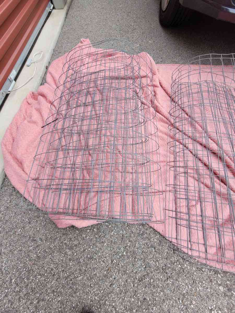 wire fencing - Waynesville, Ohio - FleaMarketBay