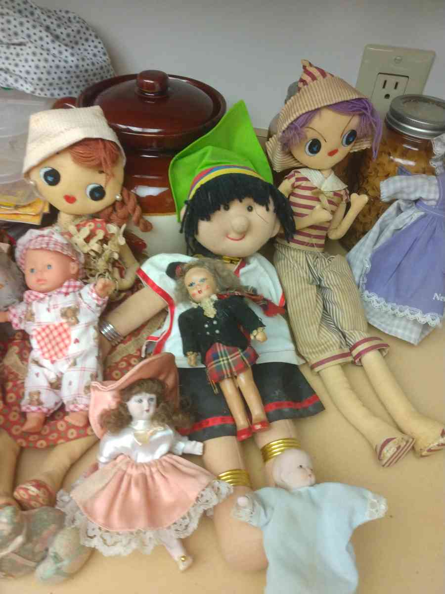 old dolls - Portland, Oregon - FleaMarketBay
