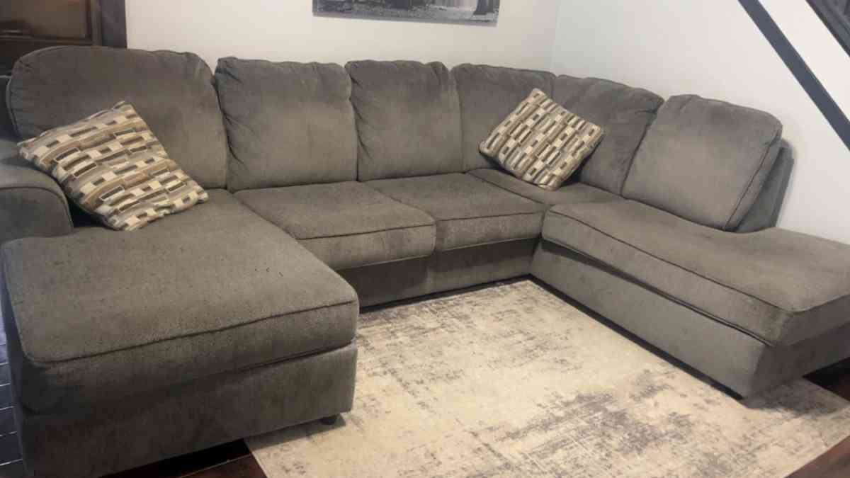 Ashley Brand Sectional - Troy, Ohio - FleaMarketBay
