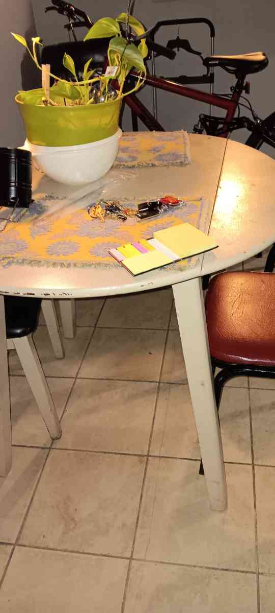 old table - Knoxville, Tennessee - FleaMarketBay