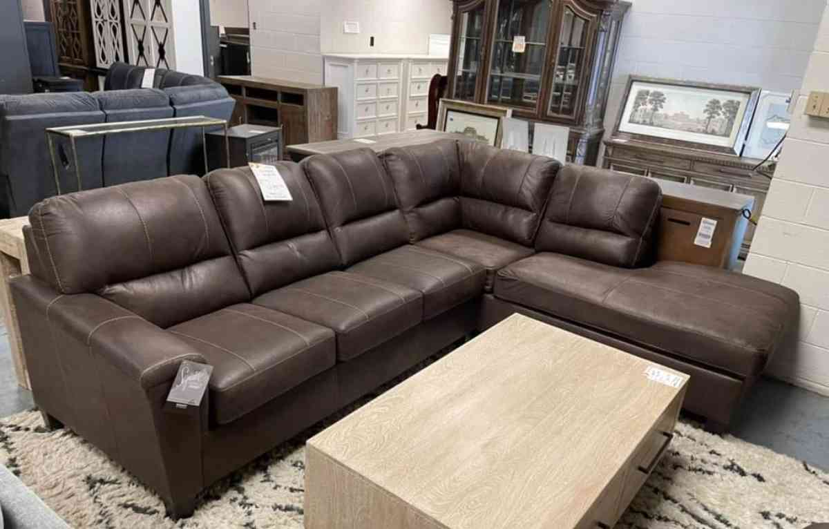 Brown Leather Raf Sectional seccional couch - Arlington, Texas - FleaMarketBay