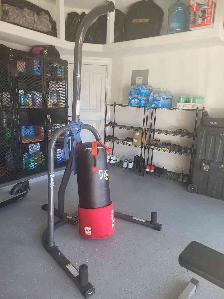 80lb MMA PunchingGround Fighting Bag AND Stand - El Paso, Texas - FleaMarketBay