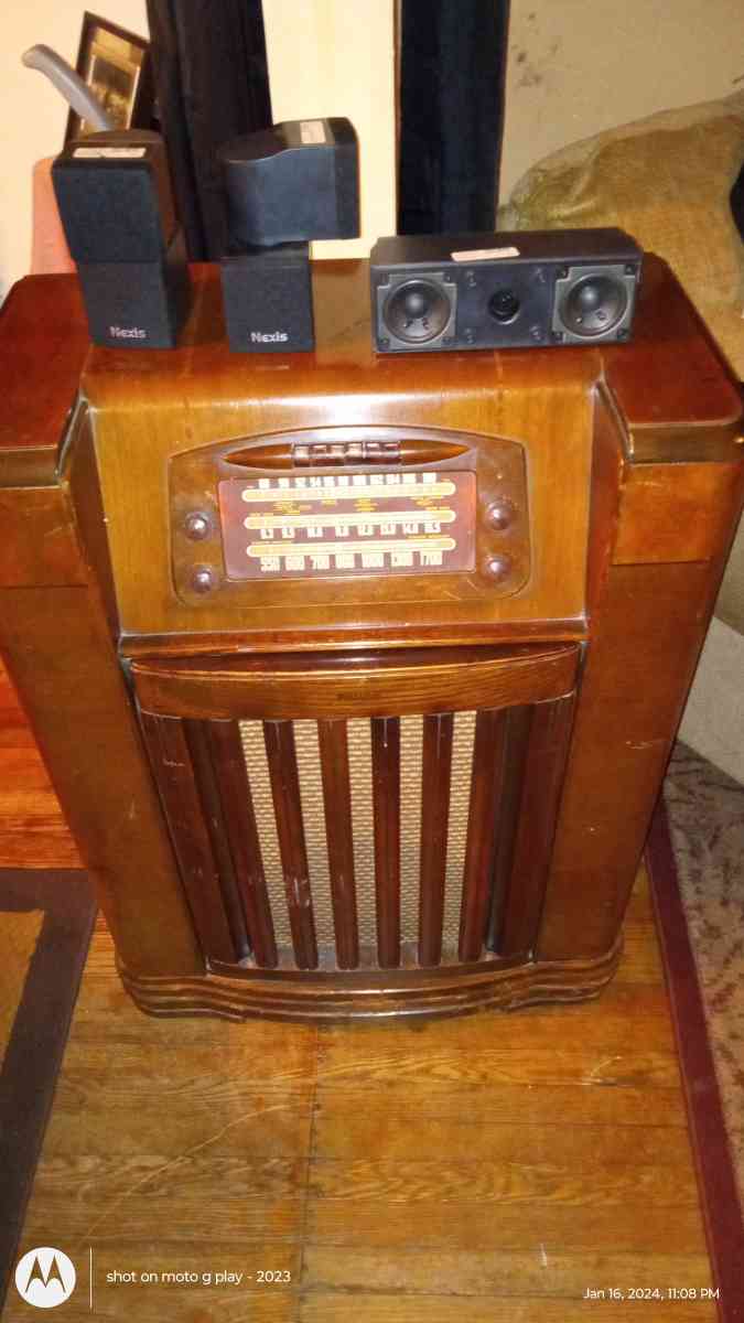 antique floor radio with phono - Jasper, Indiana
