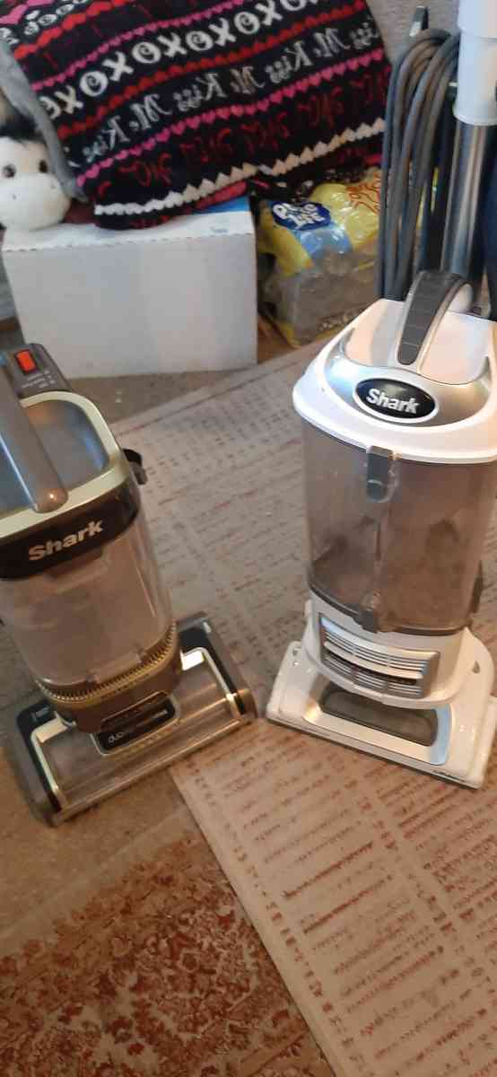 shark set - Indianapolis, Indiana - FleaMarketBay