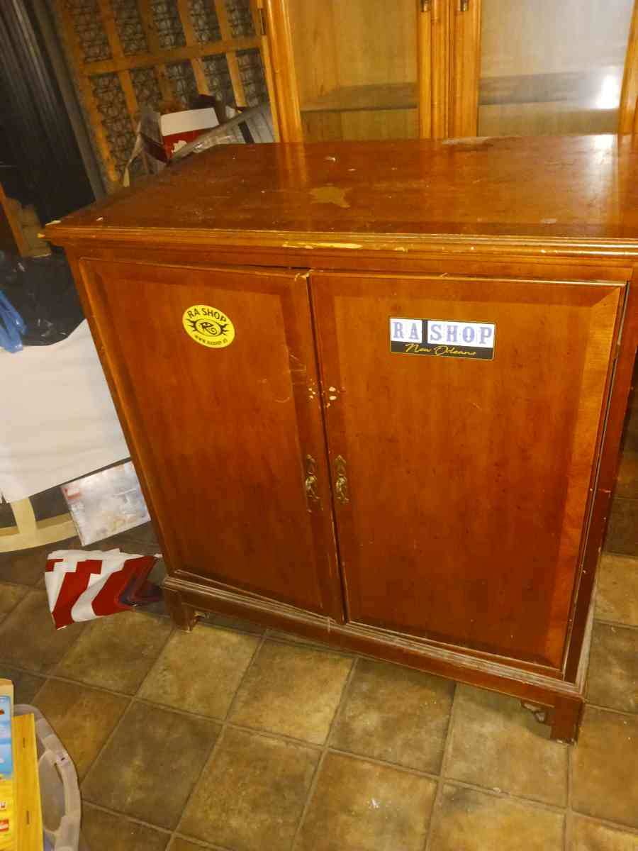 honey wood bar cabinet - Pass Christian, Mississippi