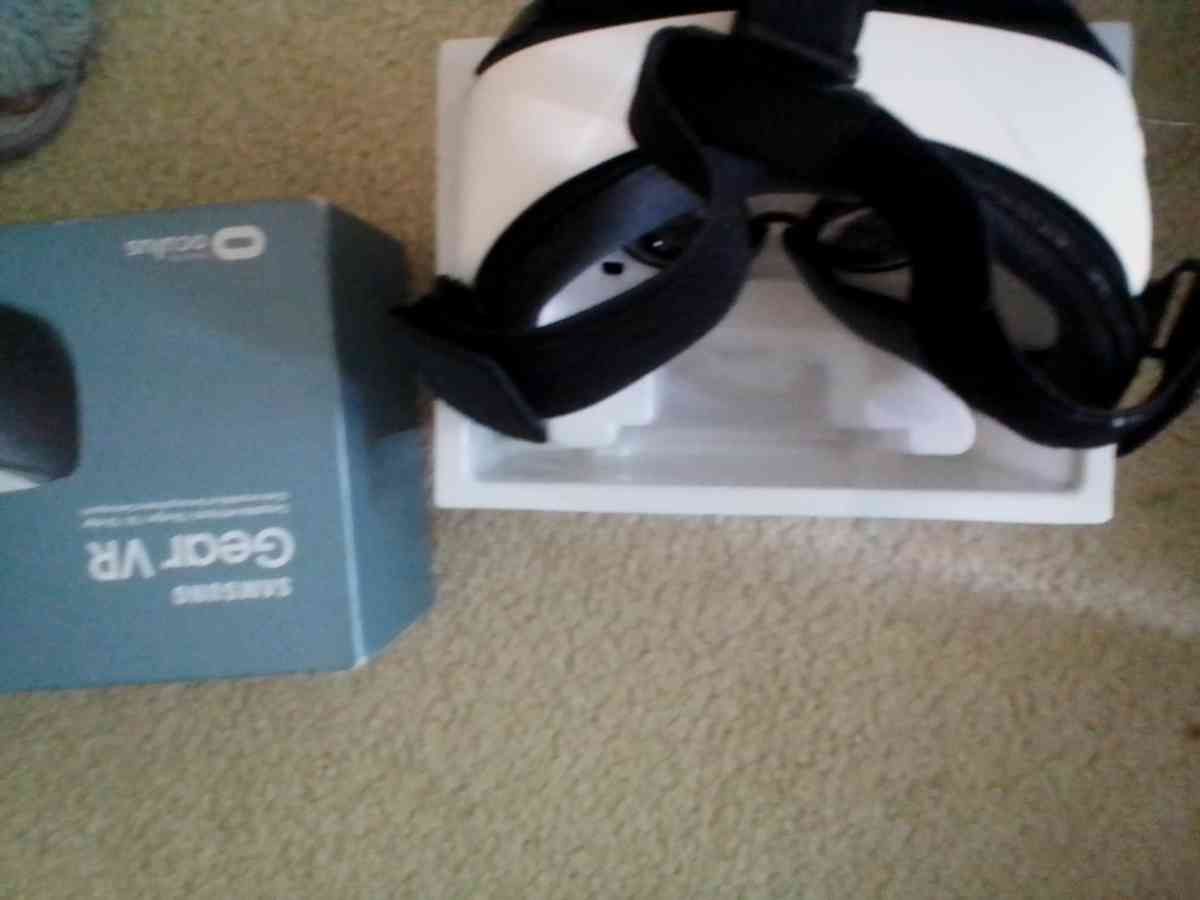 Samsung VR goggles - Orlando, Florida - FleaMarketBay