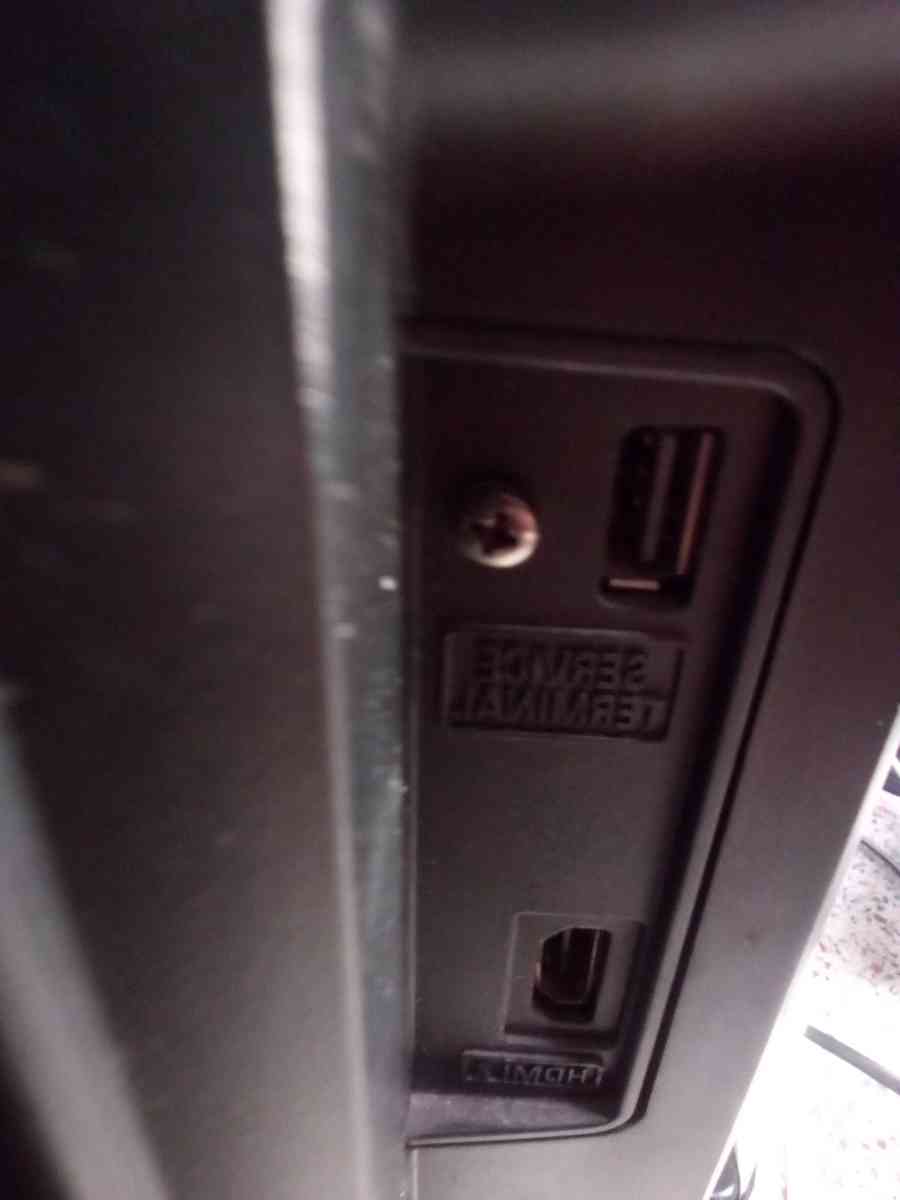 26 inch Emerson tv with built in DVD player - Alpine, Arizona - FleaMarketBay