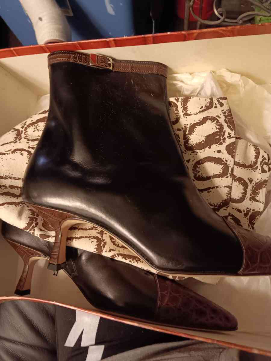 genuine alligator ankle boots size 7 and a half - Antioch, California