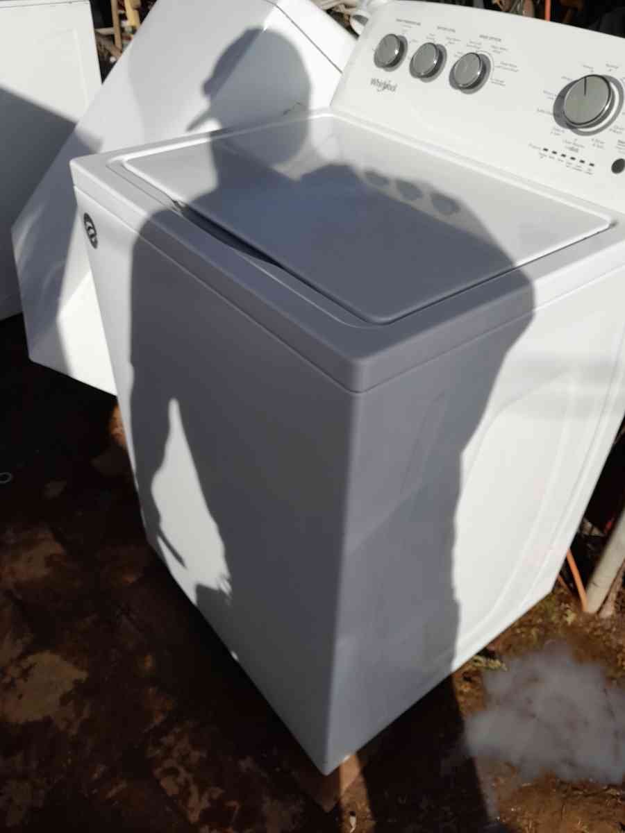 WHIRLPOOL WASHER DRYER ELECTRIC WHITE ON WHITE JUST LIKE NEW - Alpine, Arizona