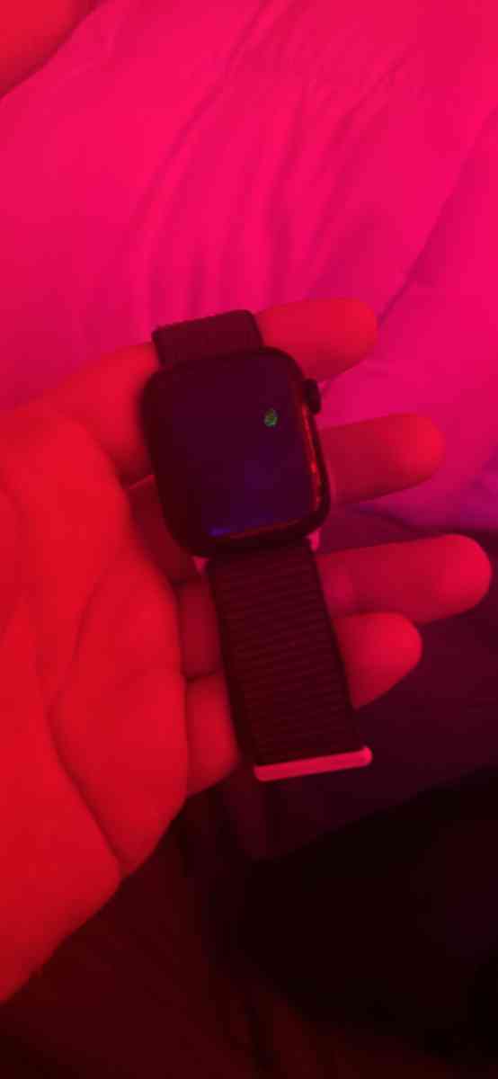 Apple Watch series 8 - Saint Louis, Missouri - FleaMarketBay