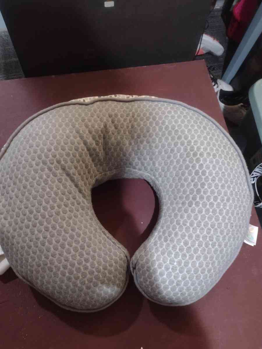 boppy nurseing pillow - Hampton, Virginia - FleaMarketBay