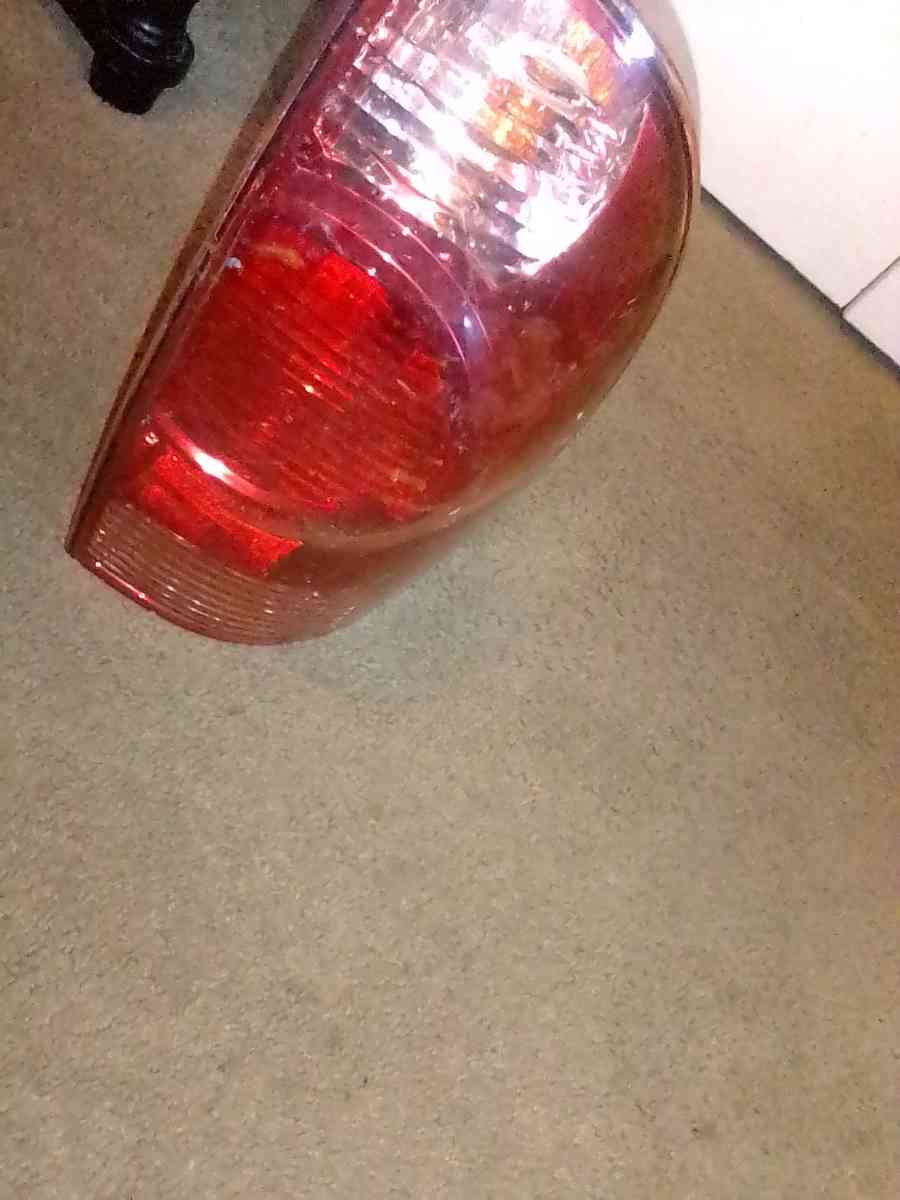 2003 Toyota 4Runner Right rear tail light - Irving, Texas - FleaMarketBay