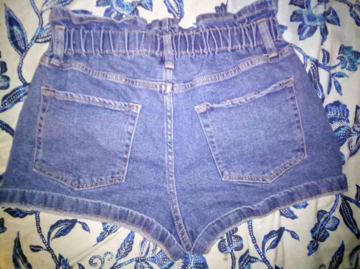 size medium - Cleveland, Tennessee - FleaMarketBay