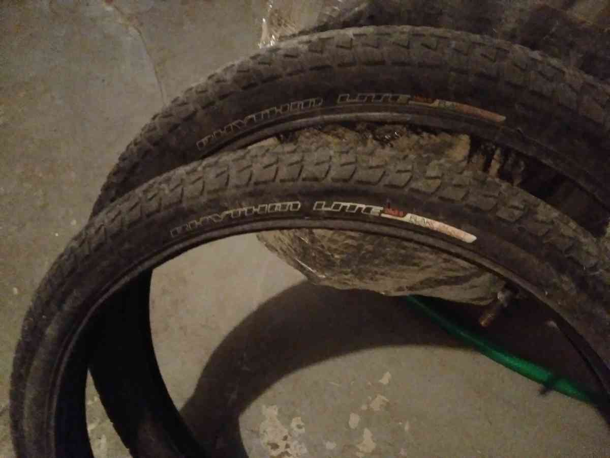 two of them are matching sets one is a horror tires and I do - Adolph, Minnesota - FleaMarketBay