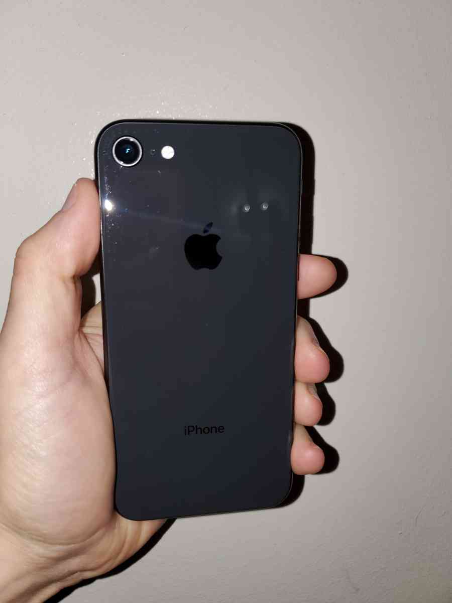 Iphone 8 - Turlock, California