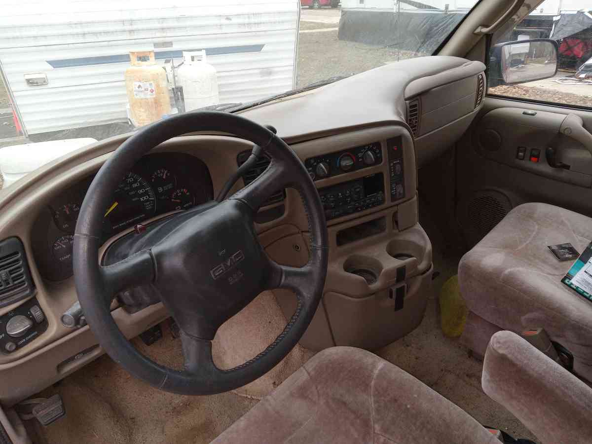 1998 GMC Safari regency package Excellent condition - Topeka, Kansas - FleaMarketBay