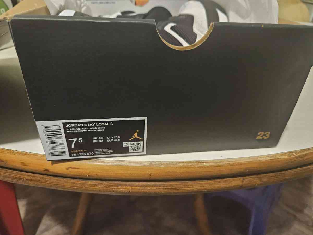 shoes - Alicia, Arkansas - FleaMarketBay