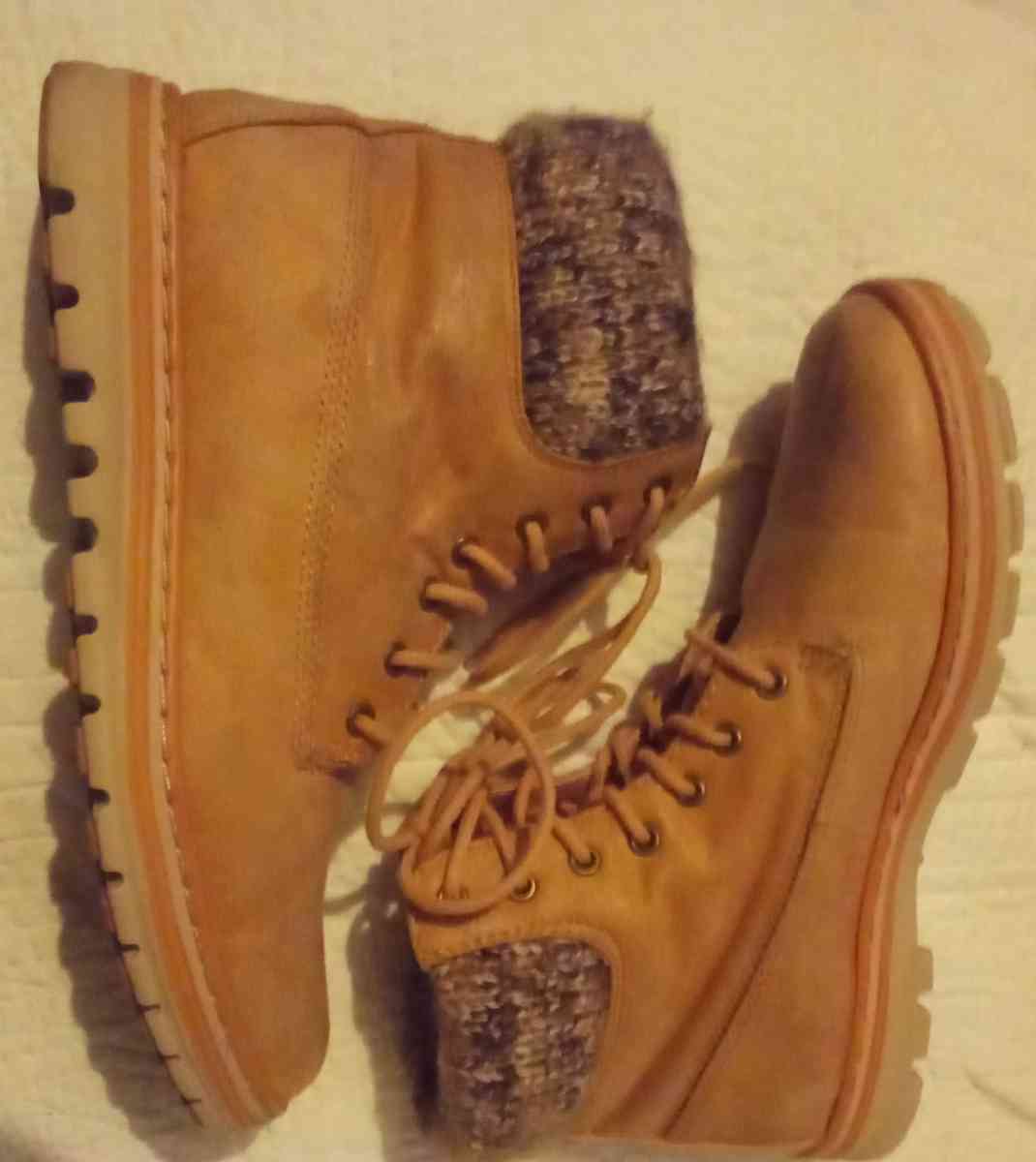 Womens Shoes - Adamsville, Ohio - FleaMarketBay