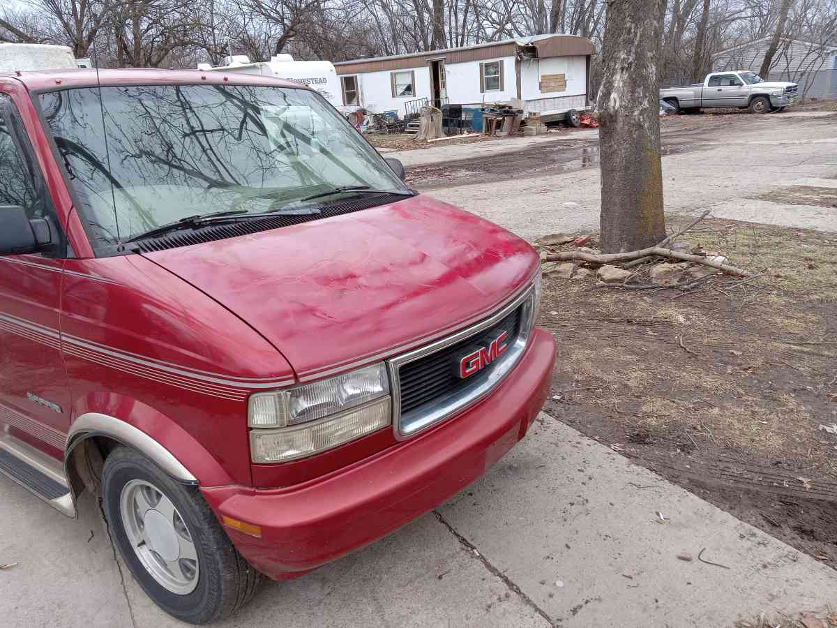 1998 GMC Safari regency package Excellent condition - Topeka, Kansas - FleaMarketBay