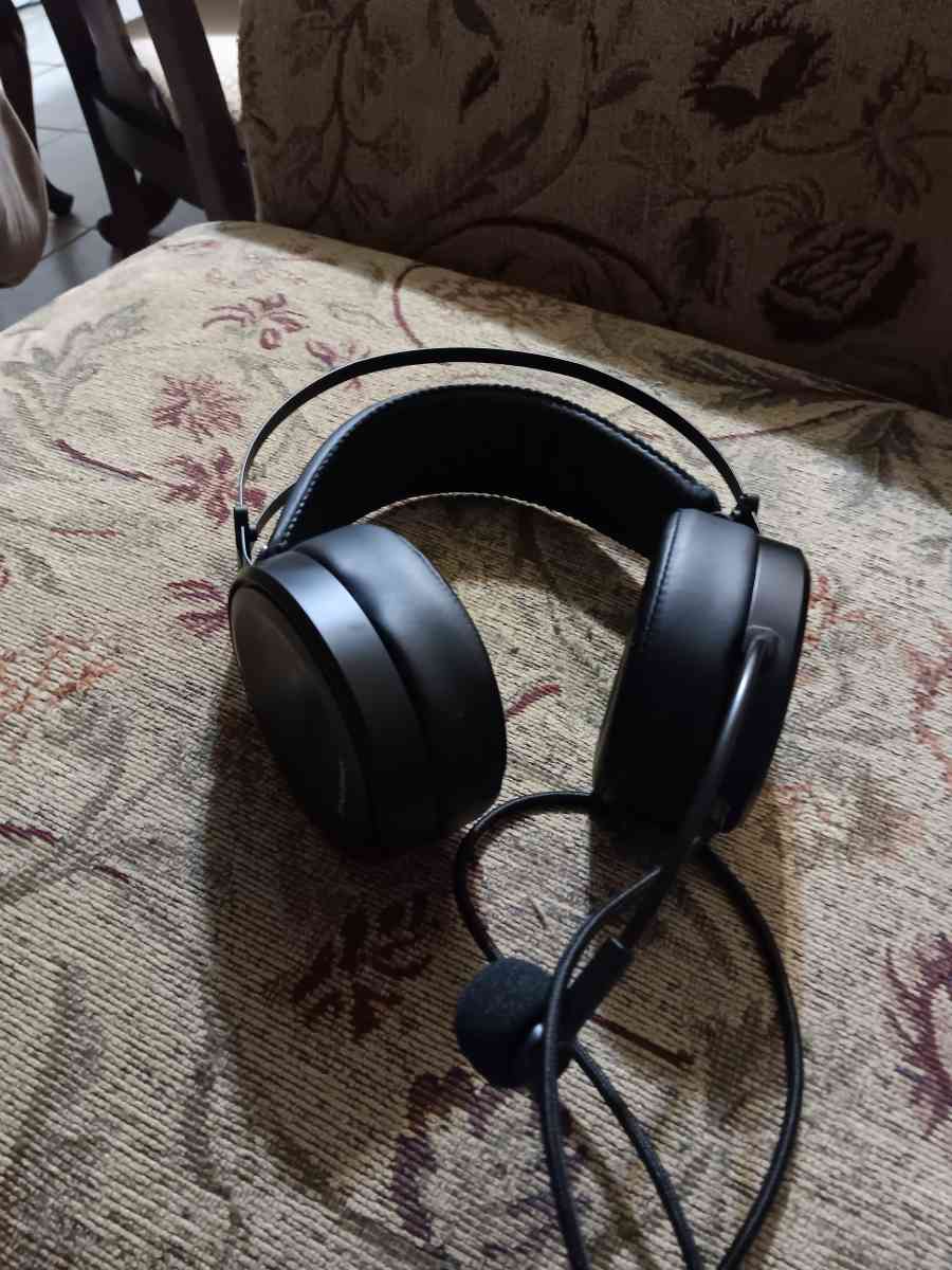 headphones - Albemarle, North Carolina