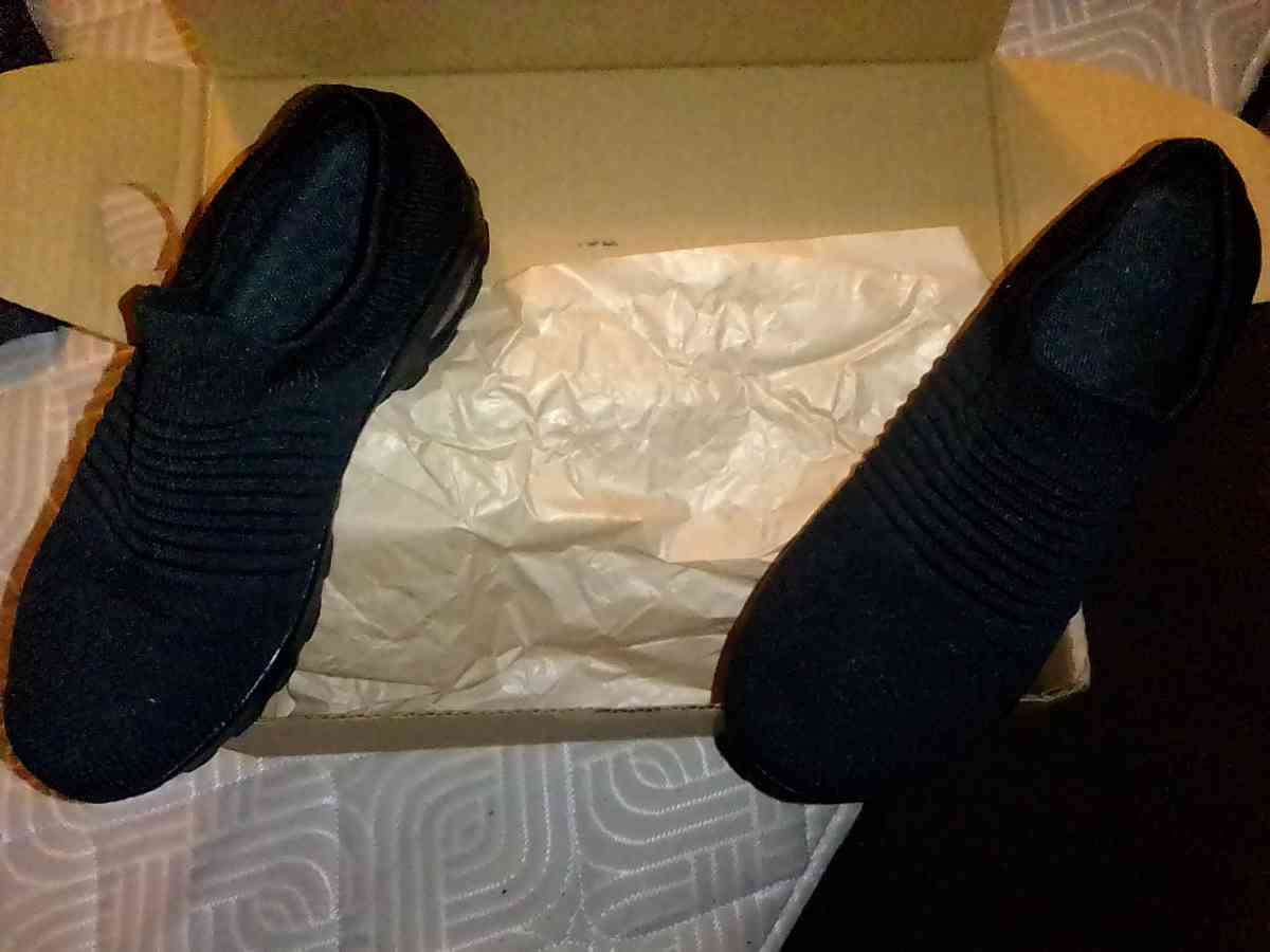 brand New womans  black slip on shoes size 9 - Irving, Texas - FleaMarketBay