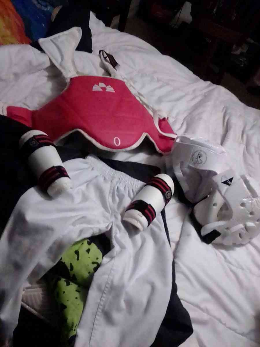 martial arts sparring gear for ages 8 and 9 size small - Irving, Texas