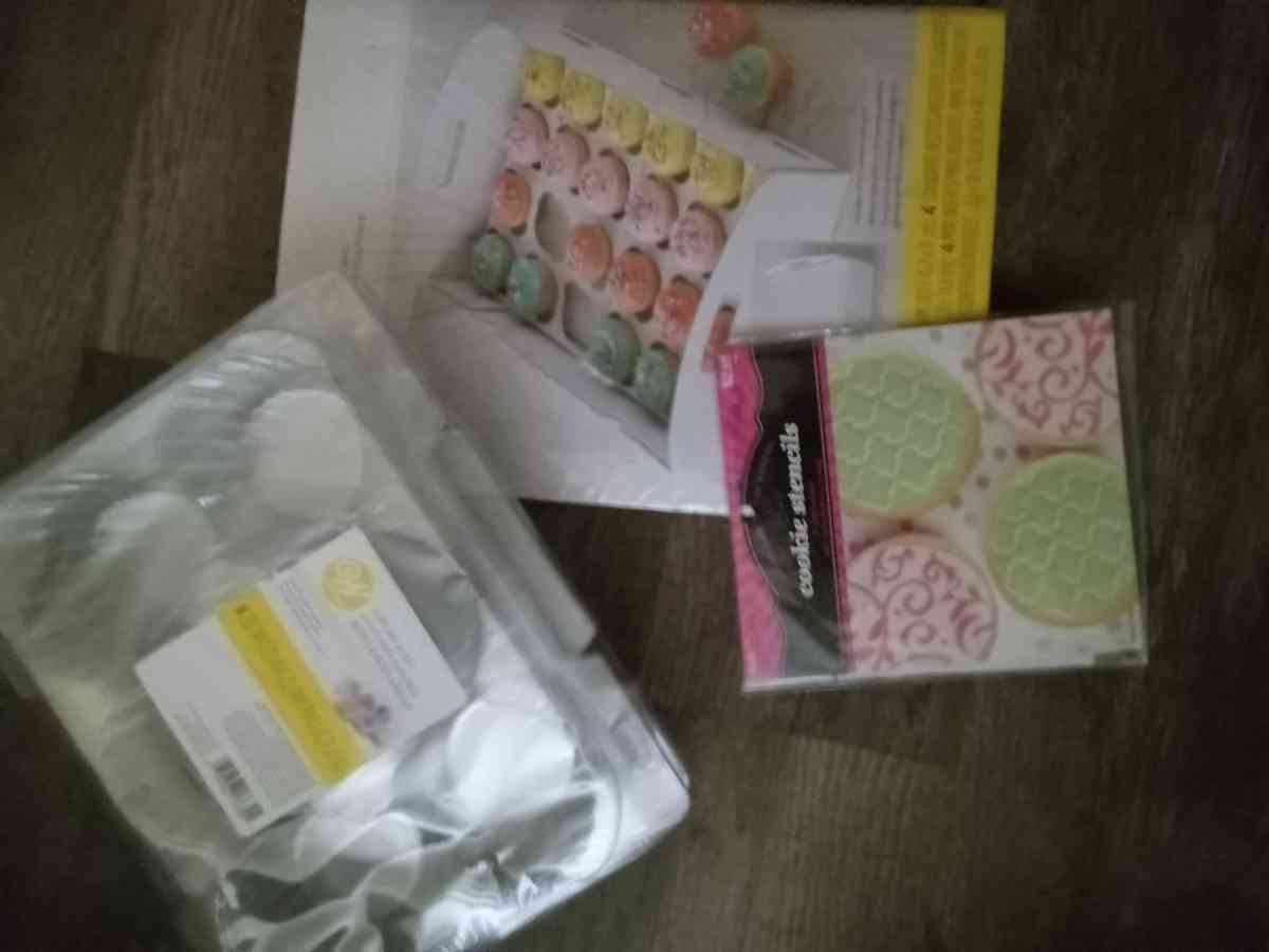 cake and cupcakes  decorating - Omaha, Nebraska - FleaMarketBay