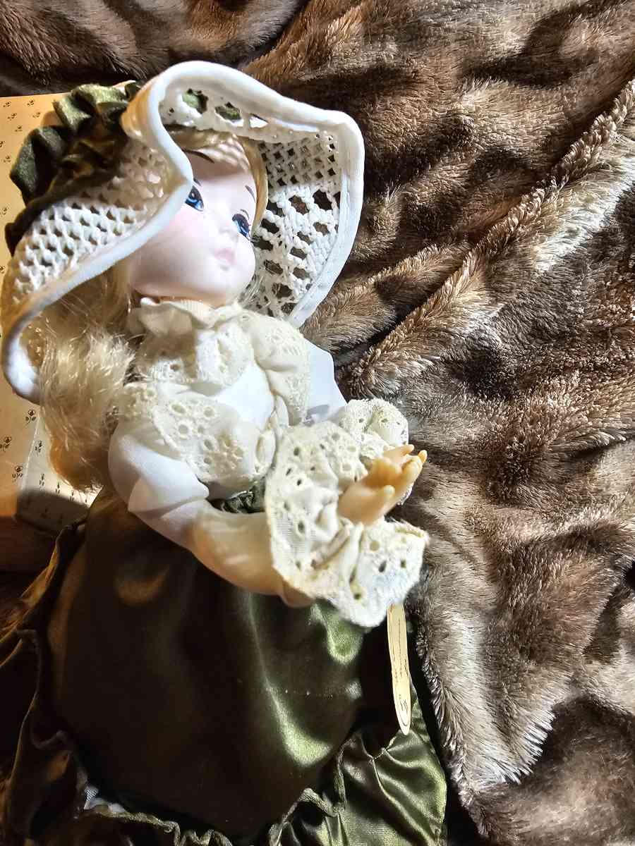 brinns musical doll - Charleston, Arkansas - FleaMarketBay