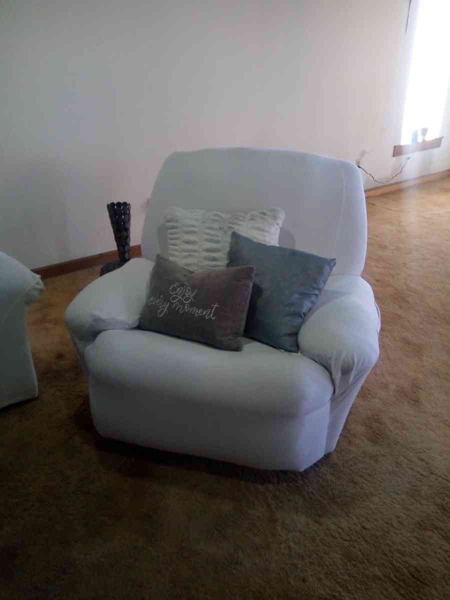 a threepiece couch set comes in gold I have a white covering - Ephrata, Pennsylvania - FleaMarketBay