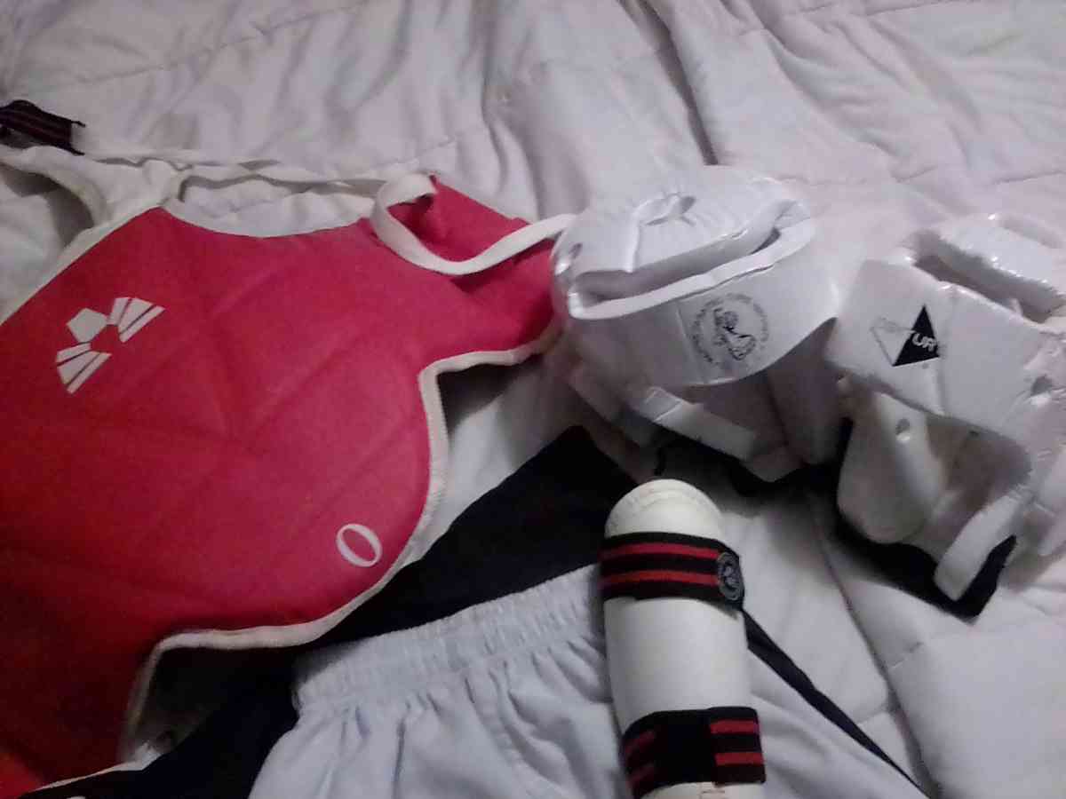 martial arts sparring gear for ages 8 and 9 size small - Irving, Texas - FleaMarketBay