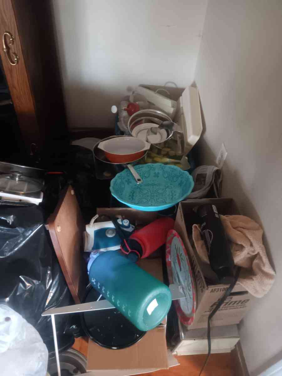 a large assortment of cookware bakeware and dishes - Enfield, Connecticut - FleaMarketBay
