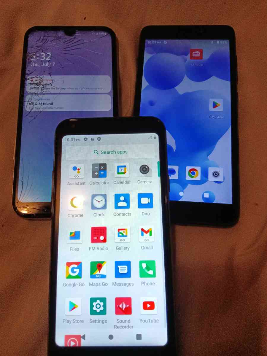 selling 3 phones - El Paso, Texas - FleaMarketBay