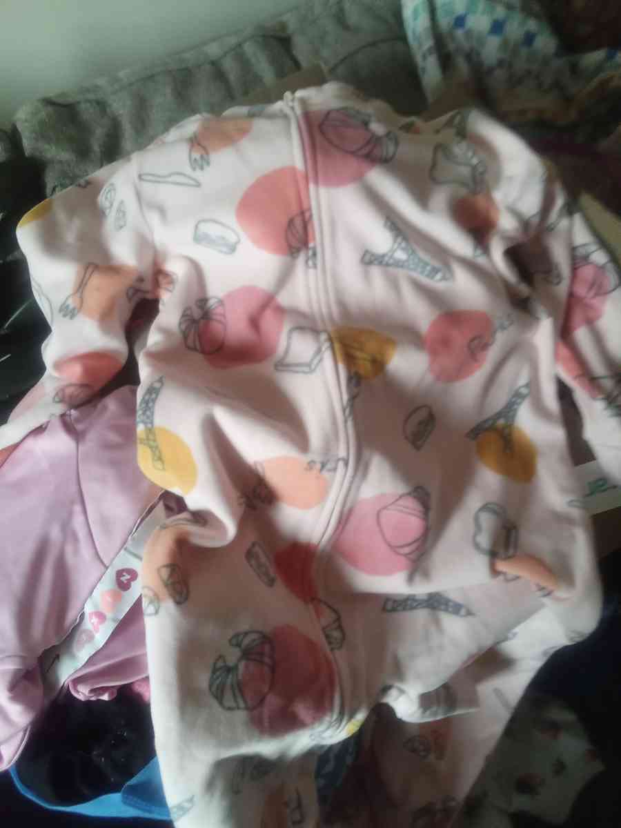 Girls footie pajamas - Ontario, New York - FleaMarketBay