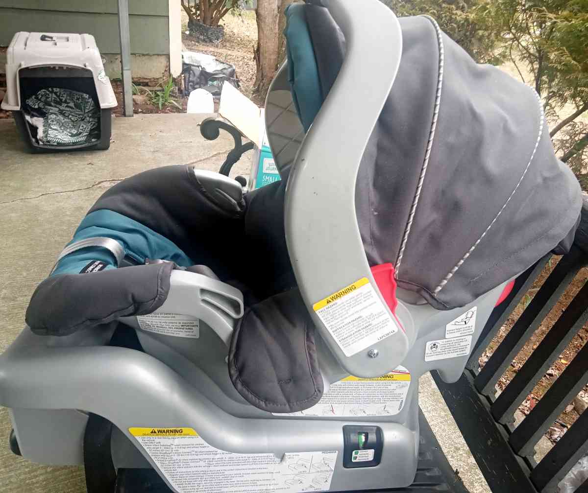 GRACO CAR SEAT AND BASE - Cleveland, Tennessee - FleaMarketBay