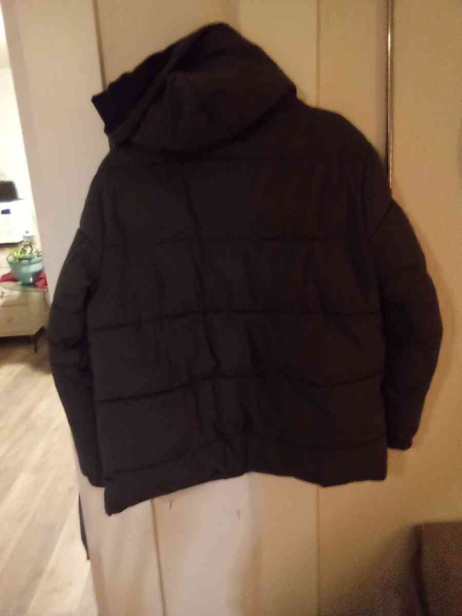 Kswiss coat with hood waterproof like new very worm and dry - Wilkesboro, North Carolina - FleaMarketBay