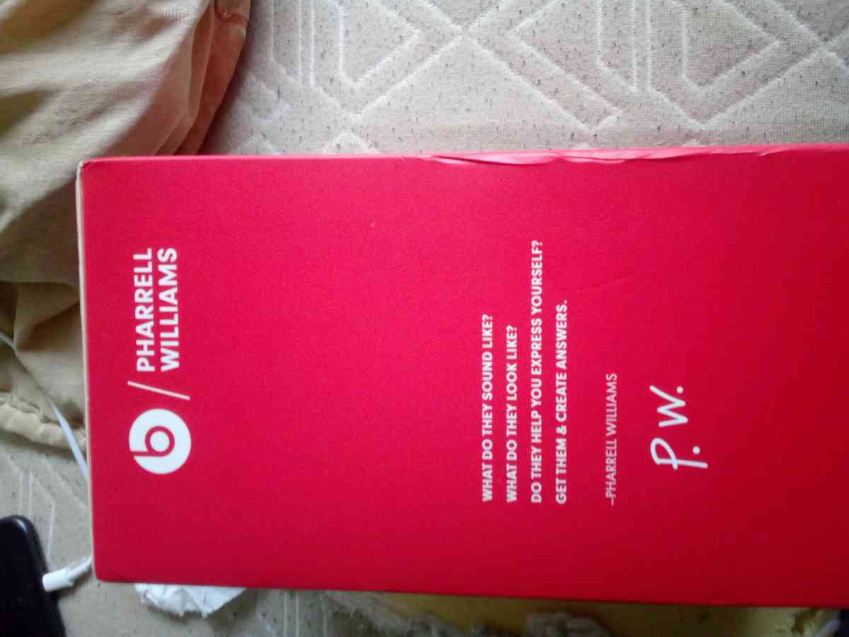 Im saling some brand new red beats by Pharrell Williams - California City, California - FleaMarketBay