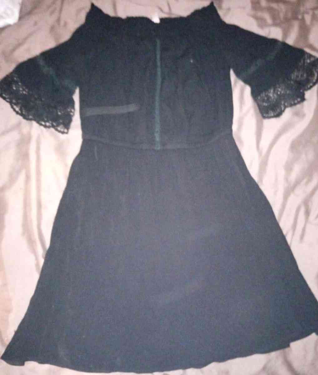 XHILARATION SIZE SMALL - Cleveland, Tennessee - FleaMarketBay