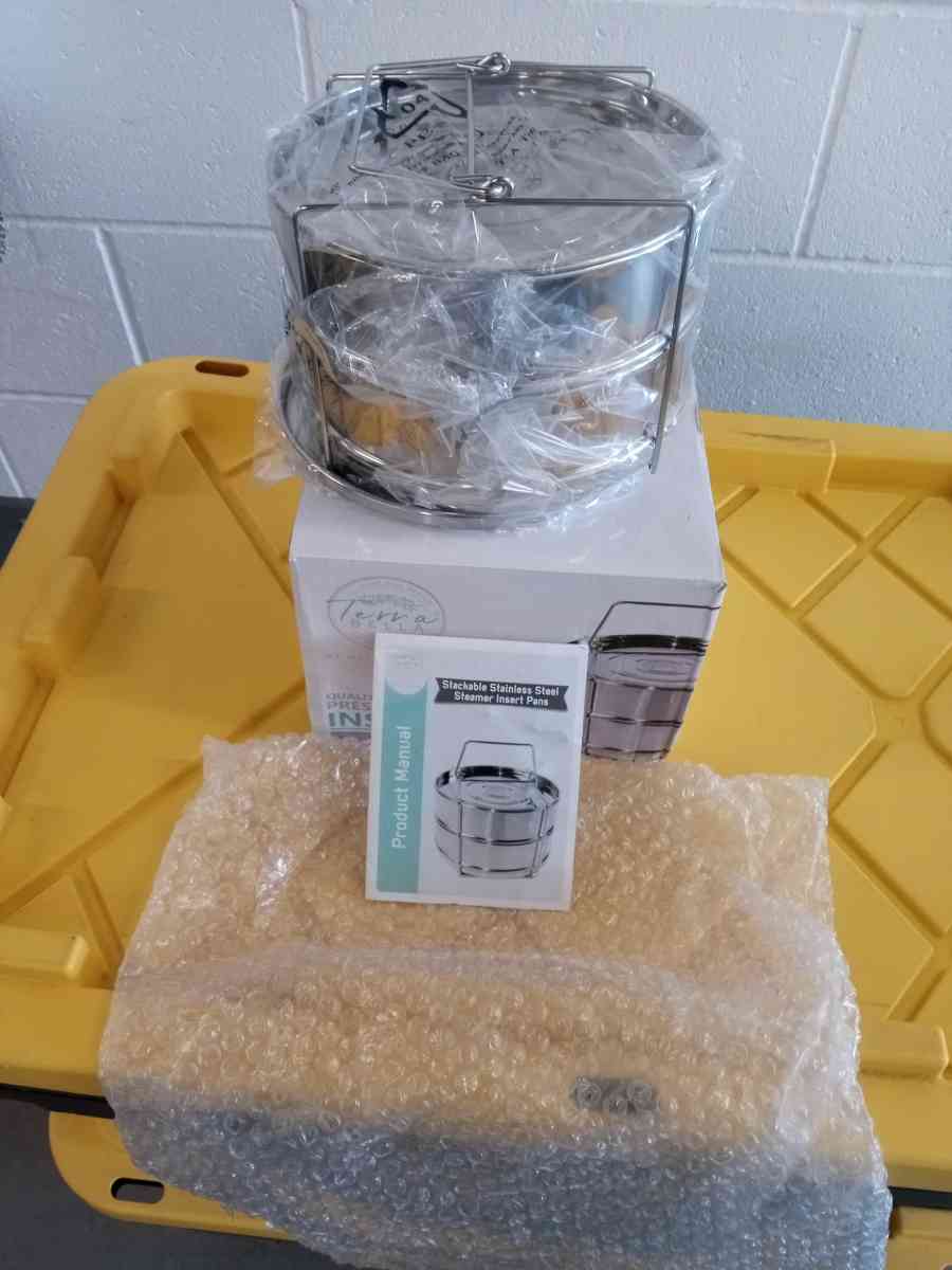 the lnsert pans of 3 compartments new TERRA BELLA - Adelanto, California - FleaMarketBay