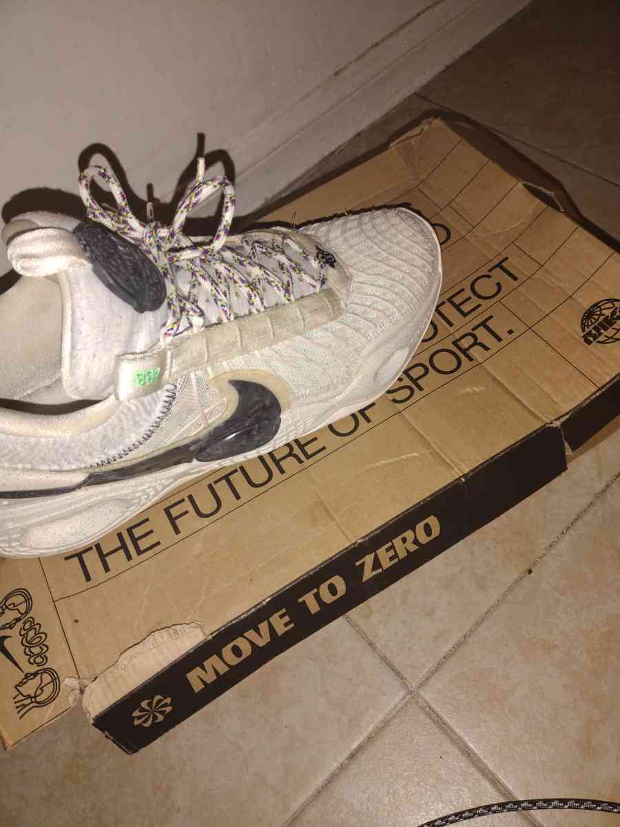 Nike Cosmic Unity Size 12 - Hawthorne, California - FleaMarketBay