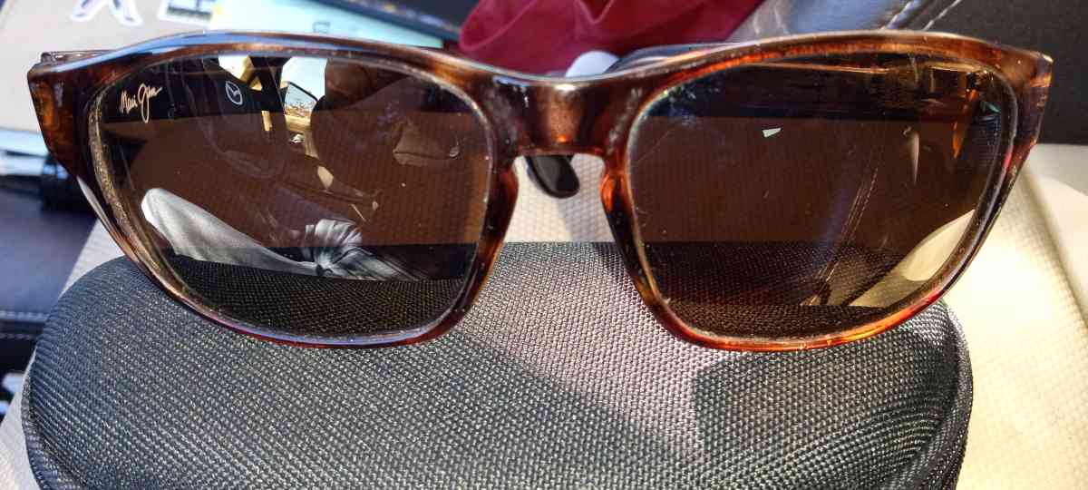 the sunglasses Maui Jim - Adelanto, California - FleaMarketBay