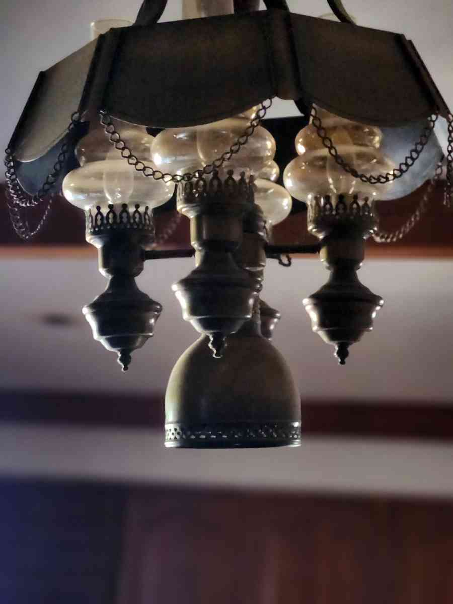 ranch Style Dining Table  ceiling lamp  dishwasher   shelf - Penn Valley, California - FleaMarketBay