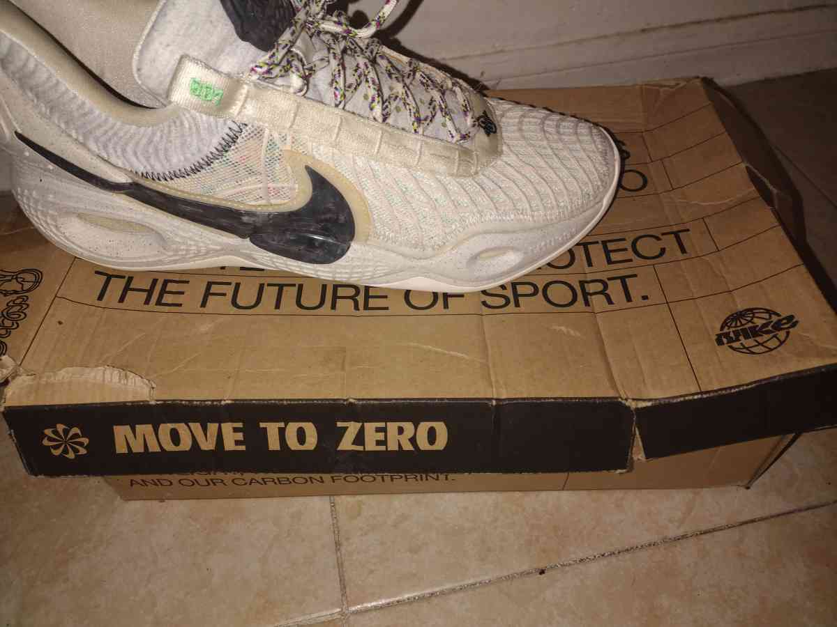 Nike Cosmic Unity Size 12 - Hawthorne, California - FleaMarketBay