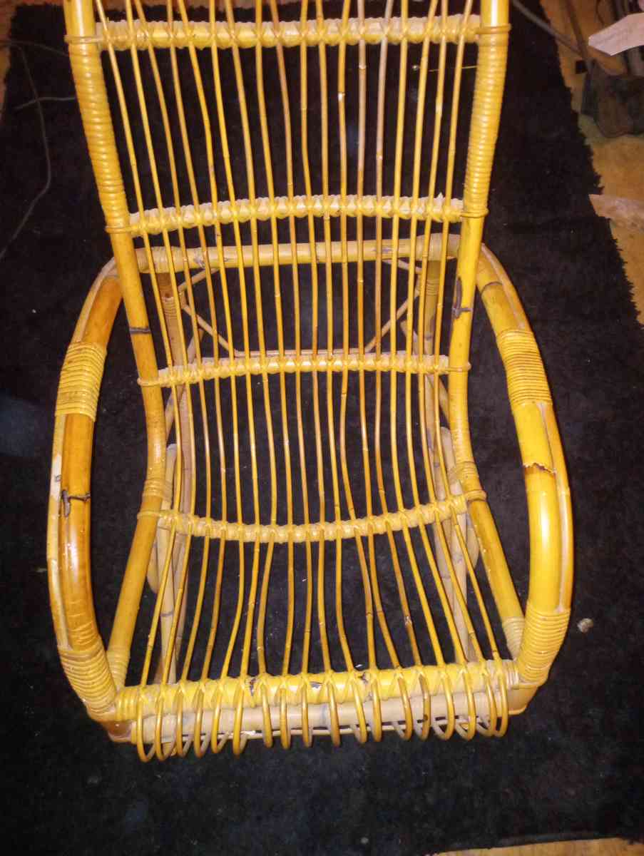 VINTAGE 1970S BURNT BAMBOO RATAAN ROCKING CHAIR - Little Rock, Arkansas