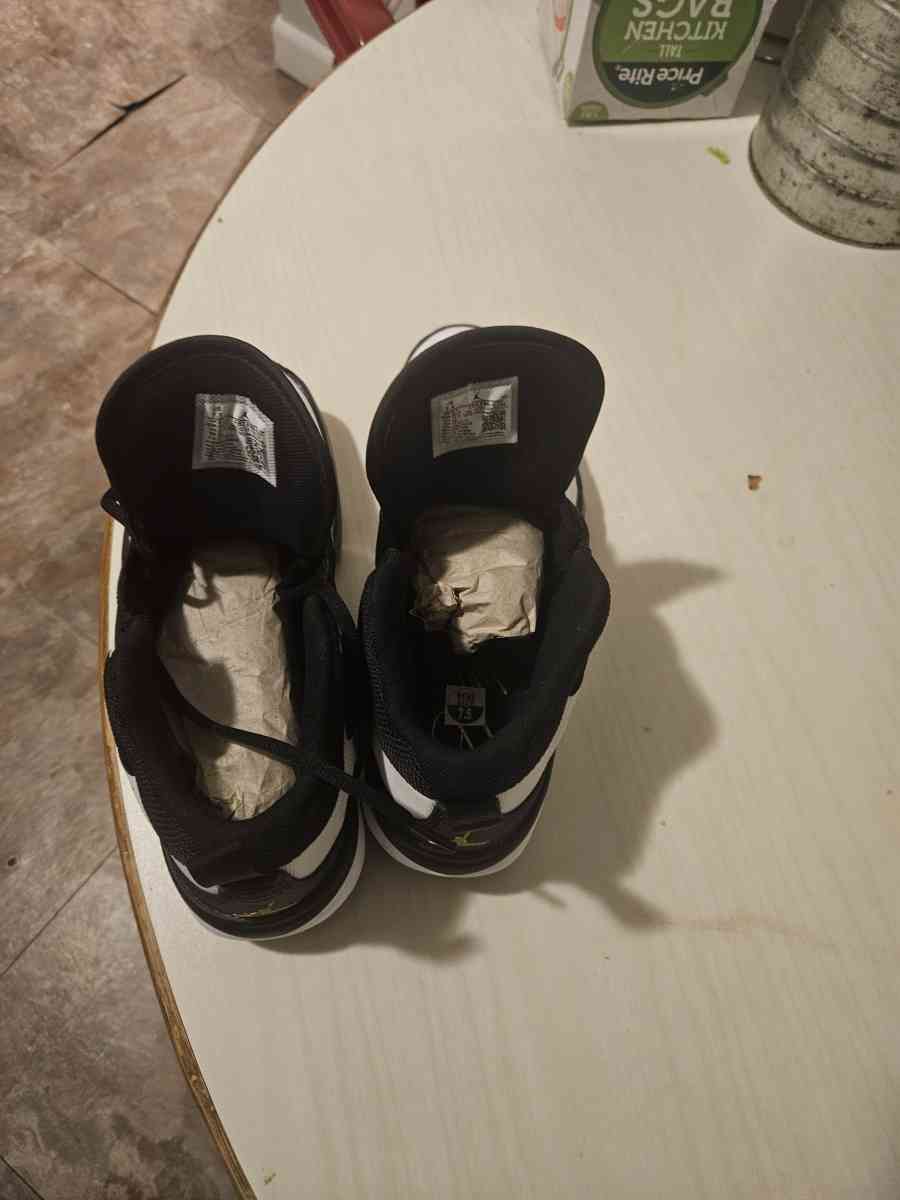 shoes - Alicia, Arkansas - FleaMarketBay