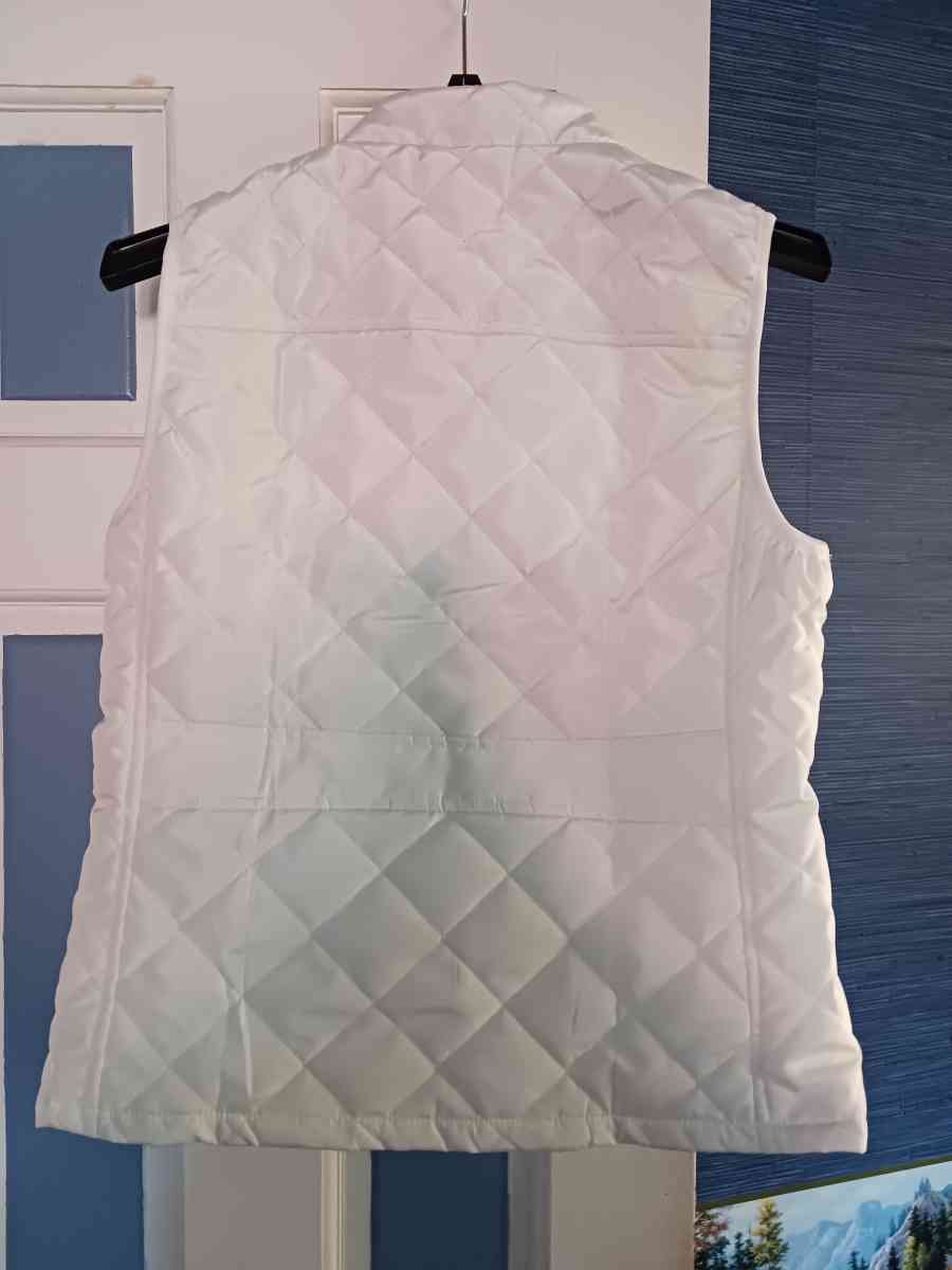Ladies White Vest - Middleburg, Pennsylvania - FleaMarketBay