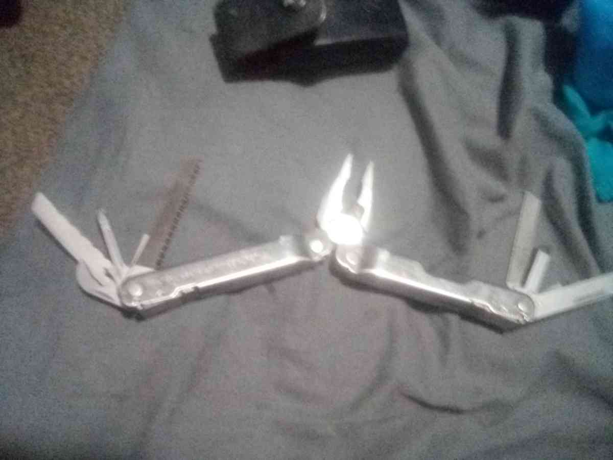 its Leatherman sporting knife with 19 tools its own case - Denver, Colorado