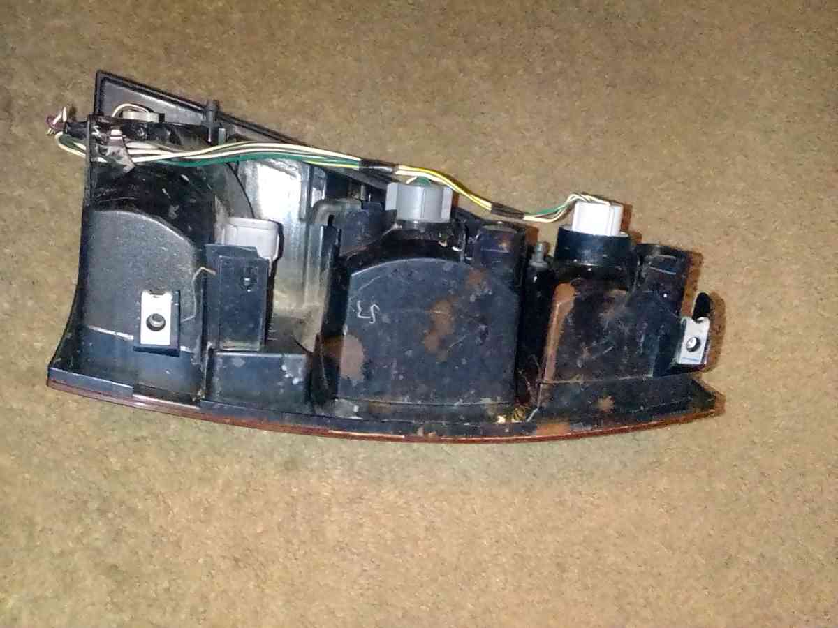 2003 Toyota 4Runner Right rear tail light - Irving, Texas - FleaMarketBay