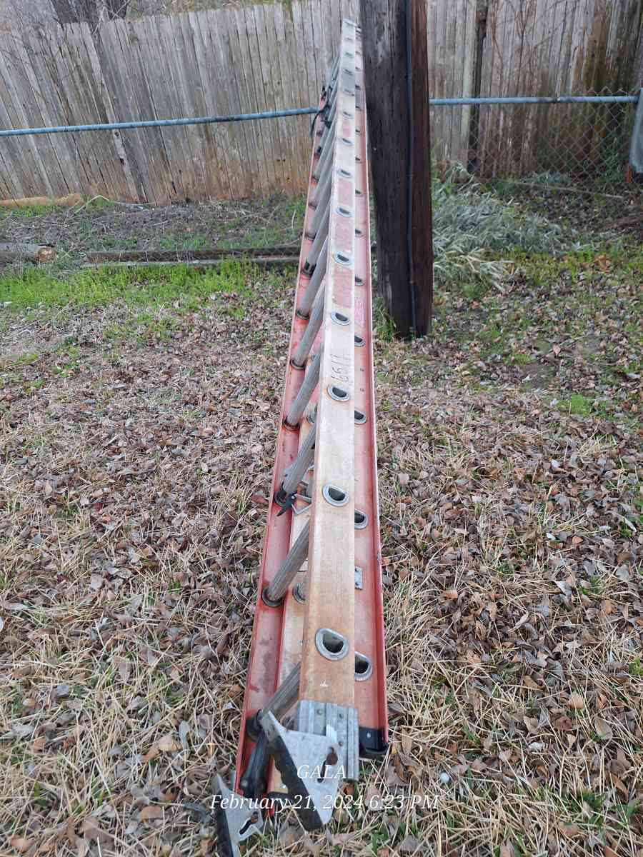 Werners multipurpose 28 ft Fiberglass Extension Ladder - Austin, Texas - FleaMarketBay