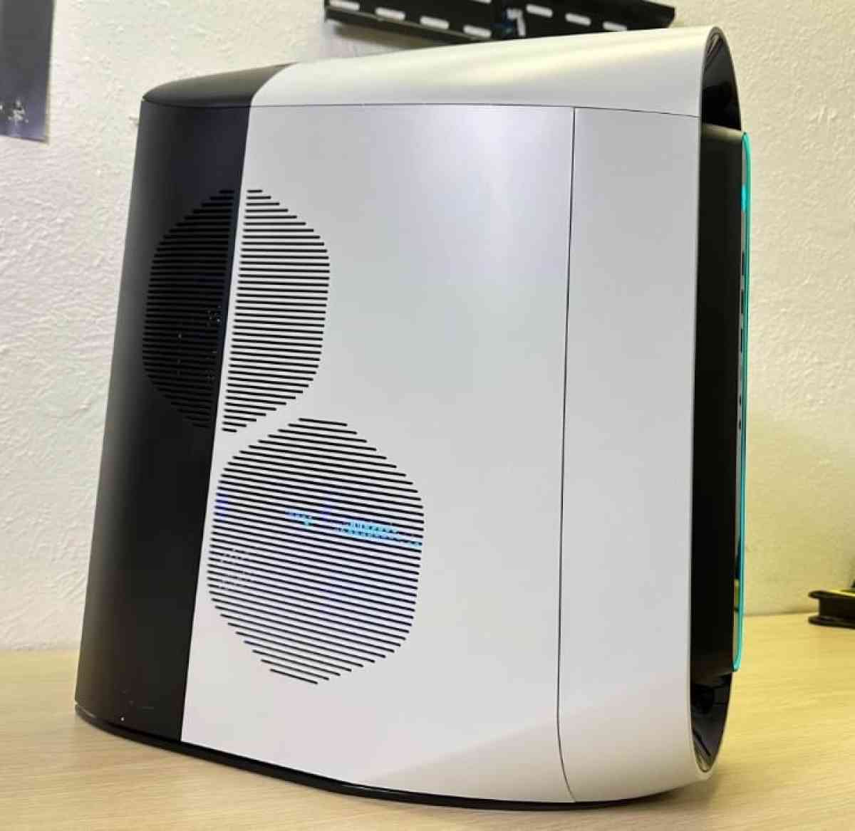 Dell Alienware R12 Gaming PC - Parker, Arizona - FleaMarketBay